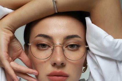 How to Choose the Right Glasses Frame for Your Face Shape and Eye Health