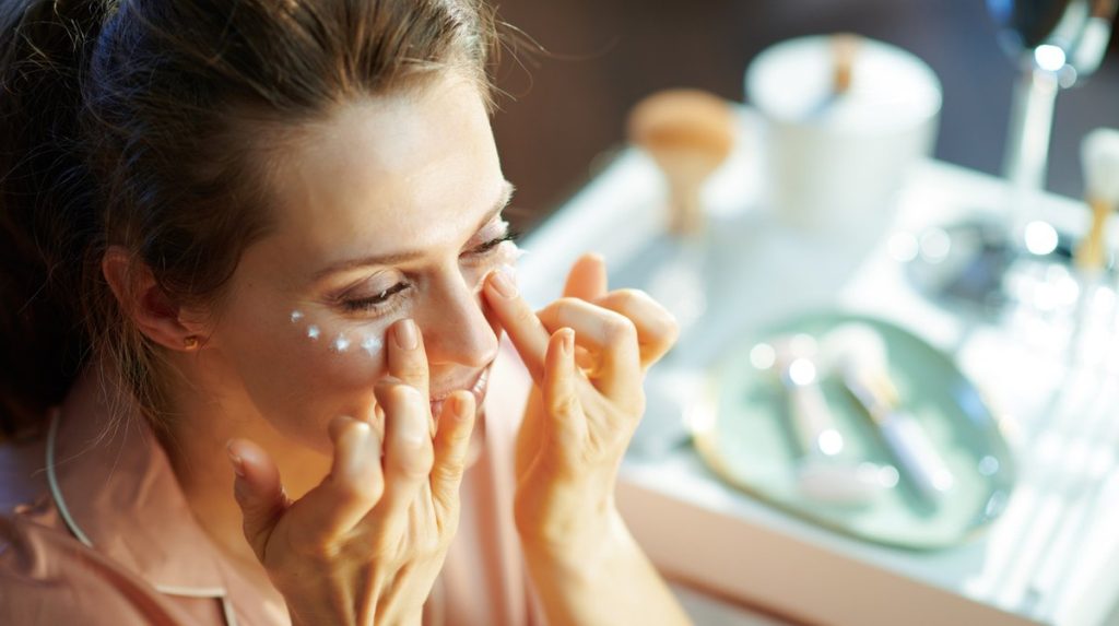 DIY Hydrating Eye Serum for Dry and Aging Skin