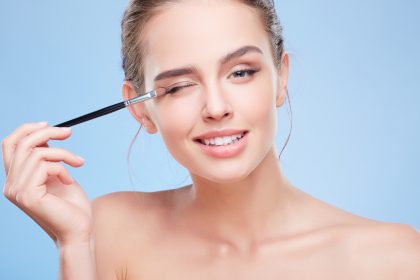 Makeup Tips for Covering Up Redness Around Eyes Due to Allergies